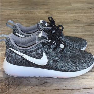 Nike Roshe (Running Shoes)